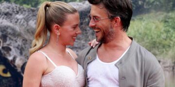 Jonathan Bailey Reacts to Surprising Red Carpet Kiss with Scarlett Johansson